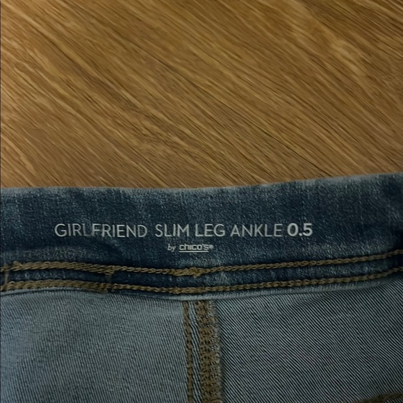 Chico's Blue girlfriend slim Jeans Elastic Waistband like new size 6. Chicos 0.5 - Picture 2 of 5